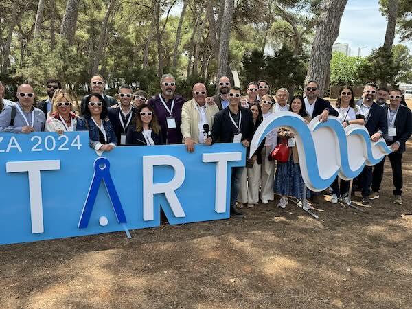 foto de grupo gafas contart ibiza 2024_ conmunicARQ Podcast de Construcción